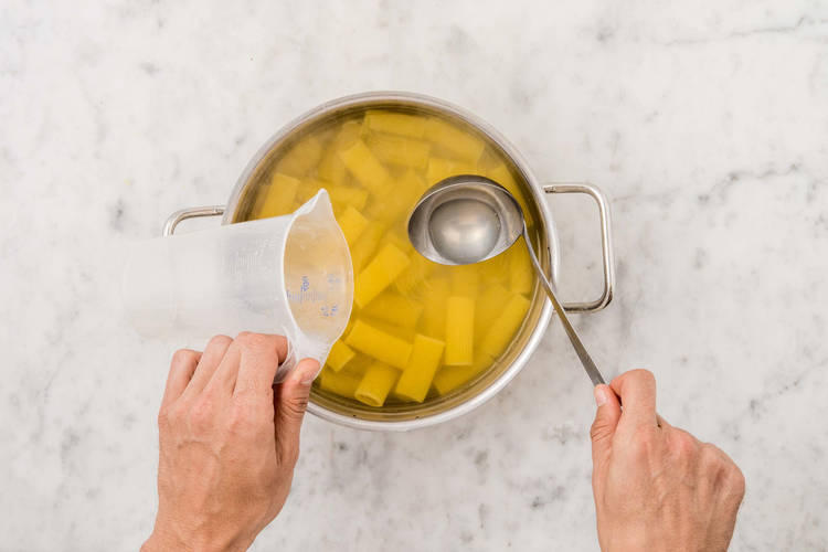 Cuire les rigatoni