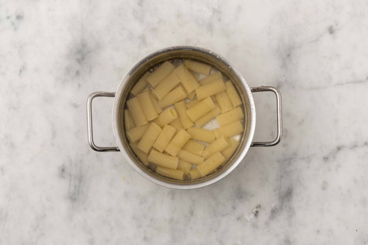 Cook rigatoni