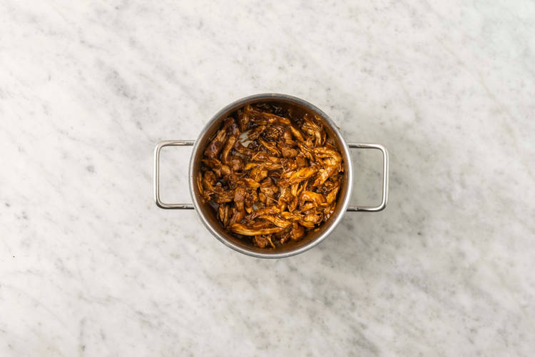 Faire la sauce et terminer le poulet