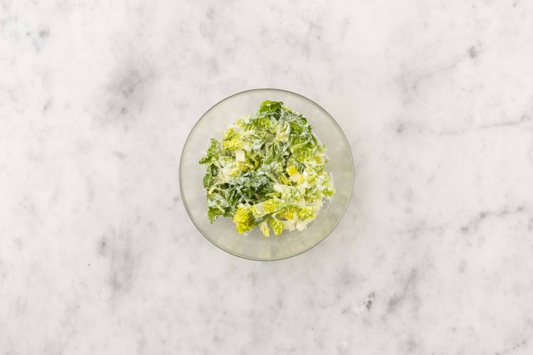 Salat marinieren