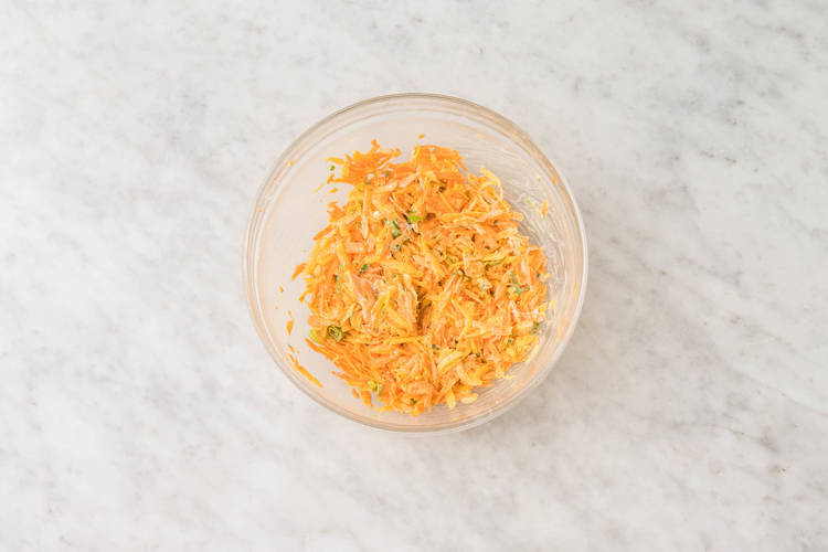 Rüeblisalat zubereiten