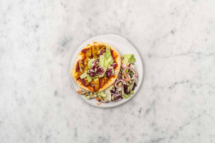 Naanpizza bakken en serveren