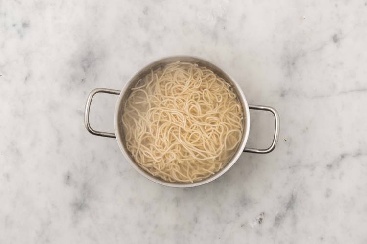 Noedels koken