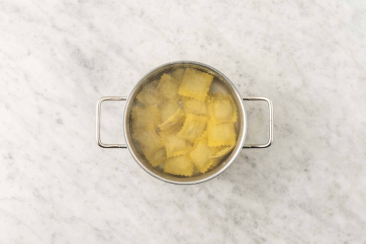 Bollire l'acqua e scaldare il forno