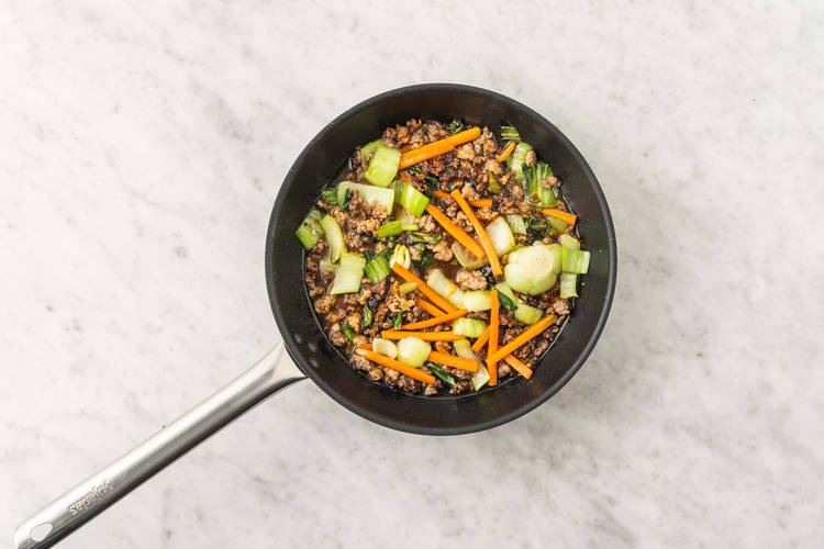 Tilsæt gulerod og pak choi