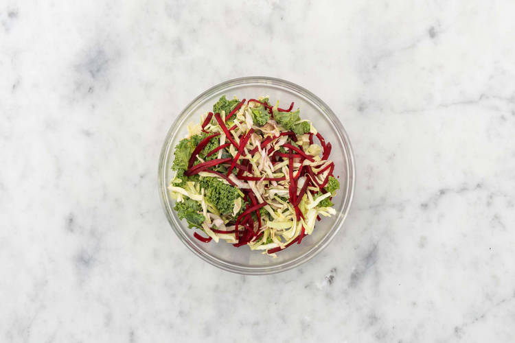 Gör gurksallad