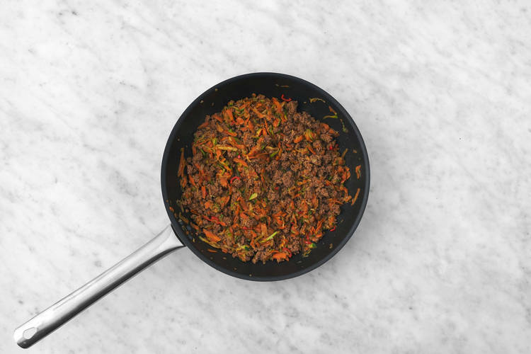 Tilsæt umamisauce og chili