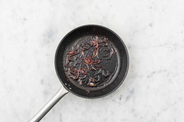 Zwiebel karamellisieren