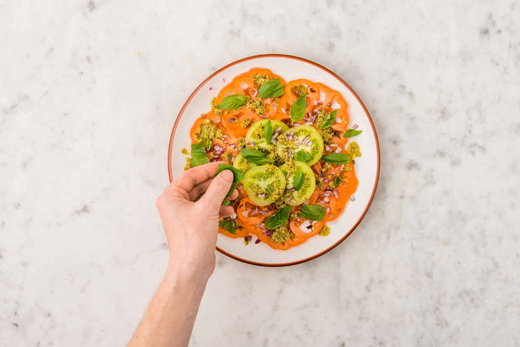 Förbered tomatsallad