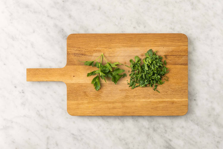 Tritare il prezzemolo