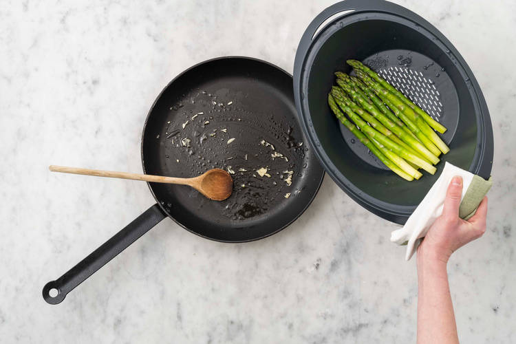 Spargel braten & Soße kochen