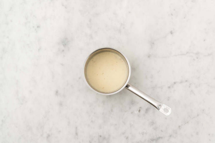 Préparer la sauce au fromage