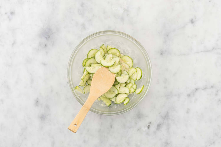 Für den Gurkensalat