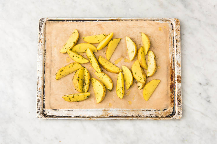 Faire rôtir les quartiers de pommes de terre