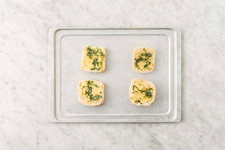 Faire le pain à l’ail