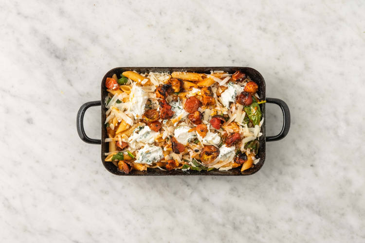 Terminer les pennes et les faire gratiner