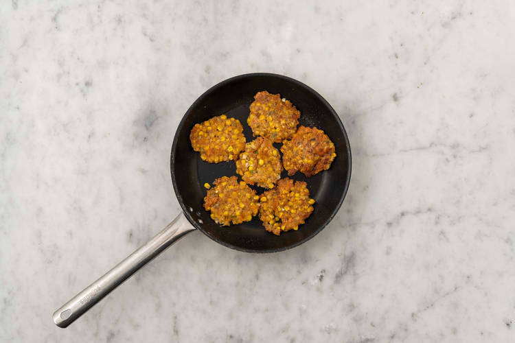 Gurkensticks & Fritters braten