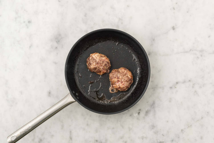 Cuire le steak haché