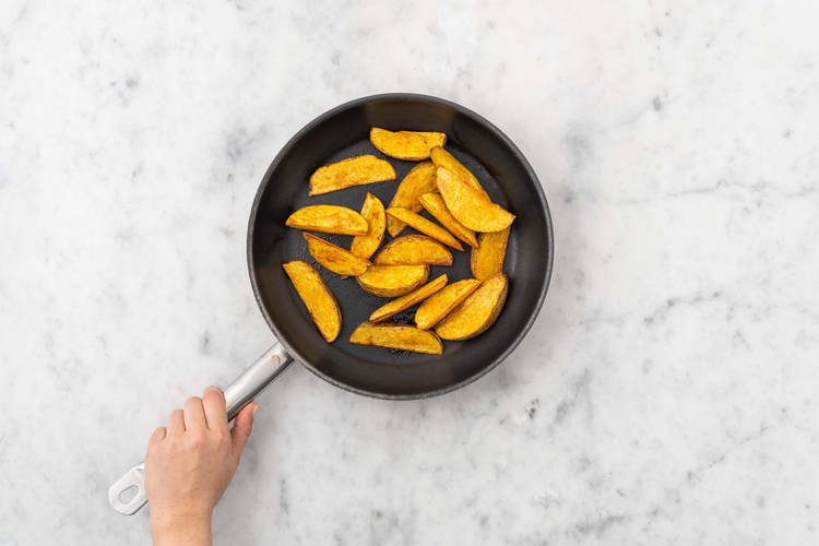Aardappels bakken