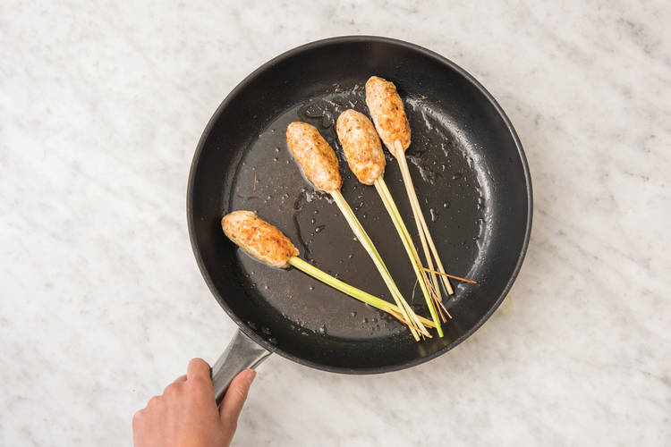 Cuire les brochettes de poulet