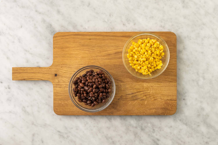 Häll av bönor och ris