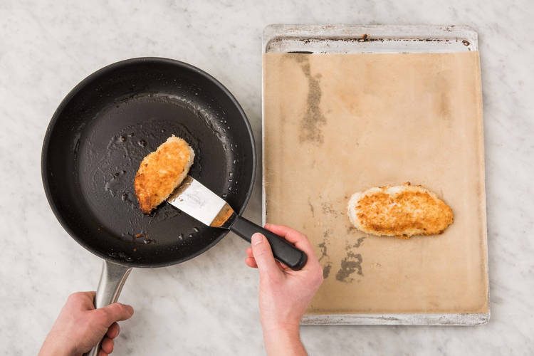 Paner et faire poêler le poulet