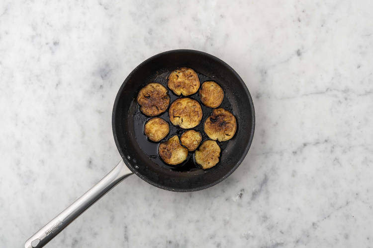 Aubergine bakken