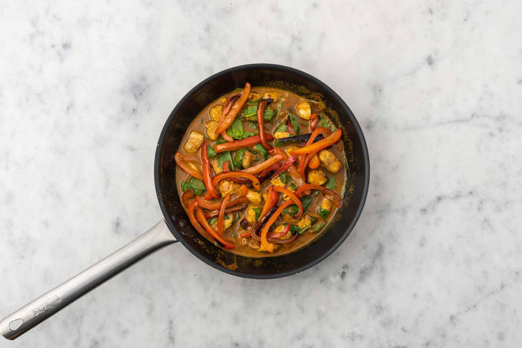 Faire la sauce et terminer le poulet