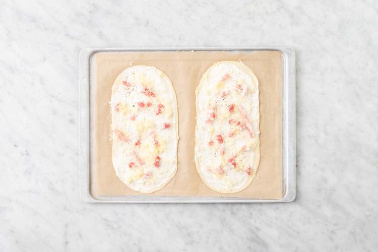 Flammkuchen beleggen