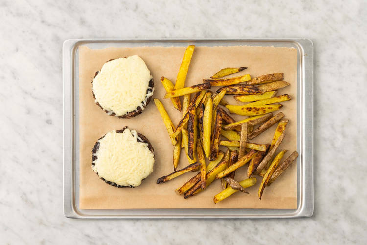 Varm bønnebøffer og boller