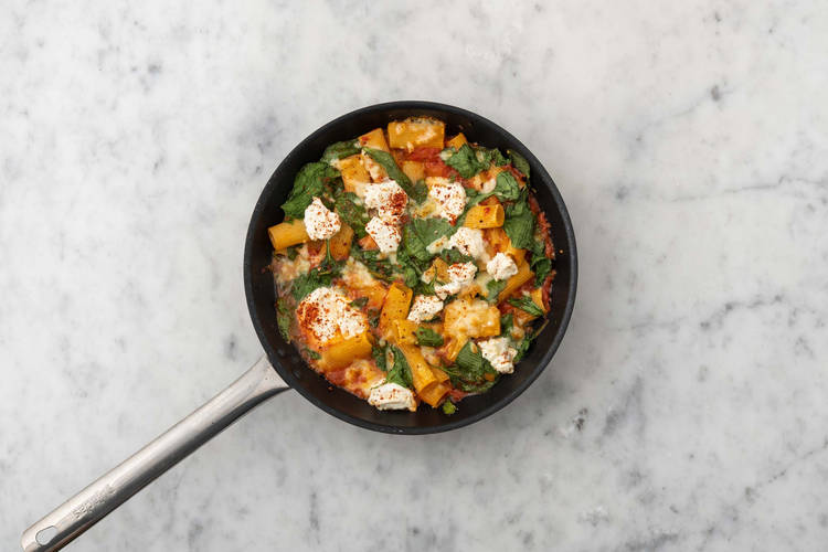 Assembler et faire rôtir les rigatonis