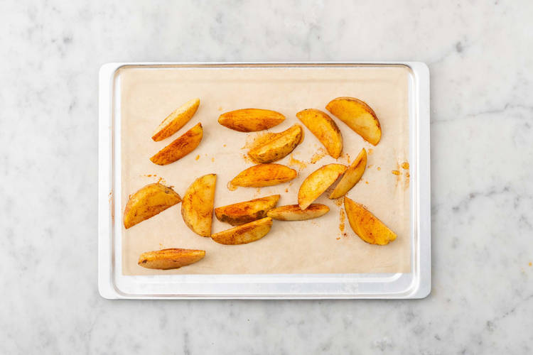 Faire rôtir les quartiers de pommes de terre