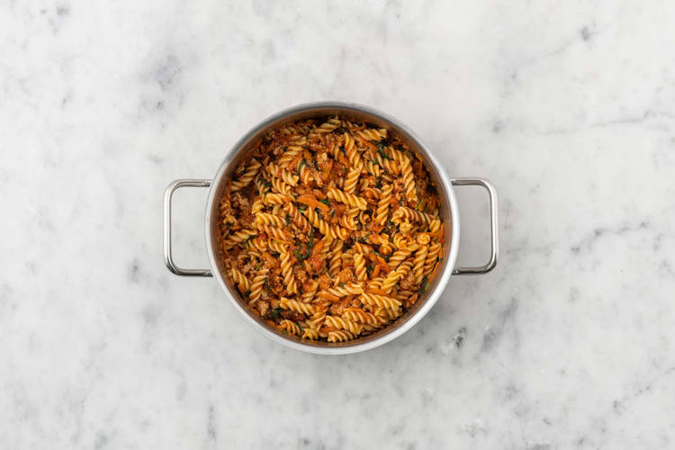 Terminer la sauce ragù