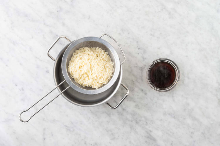 Cuocere e condire i noodles