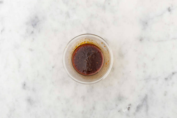 Make chili-hoisin sauce