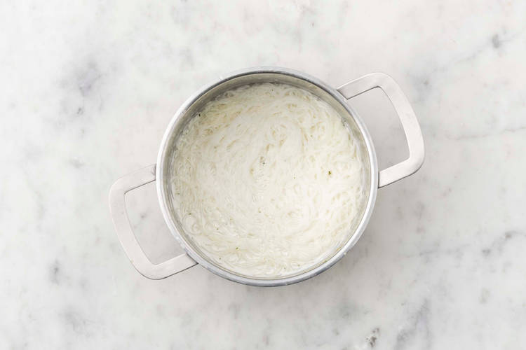 Glasnudeln marinieren