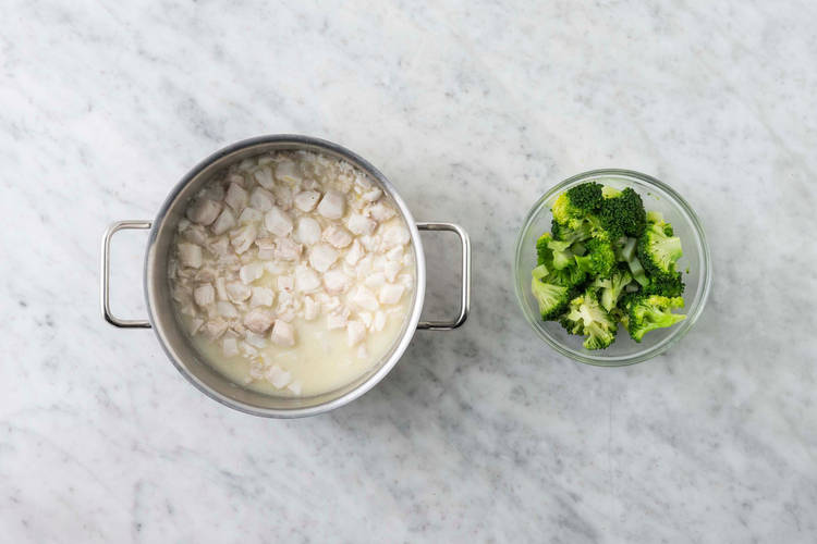 Cuire le brocoli et le poisson