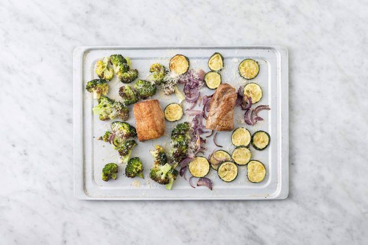 Rôtir le porc et les légumes