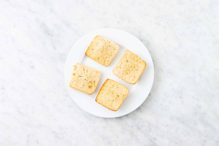 Préparer le pain à l’ail