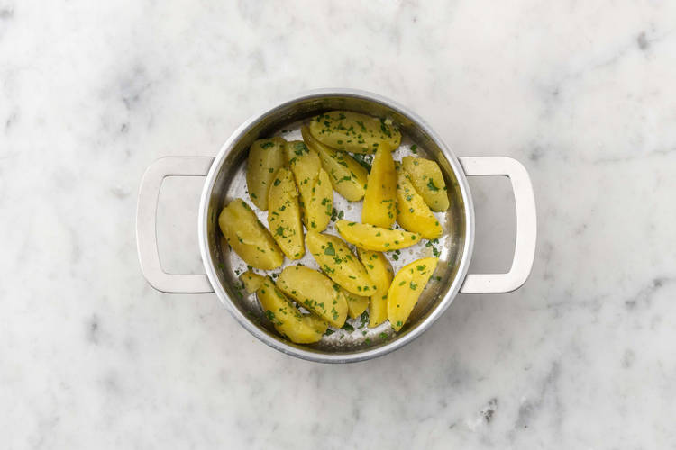 Kräuter-Kartoffeln fertigstellen