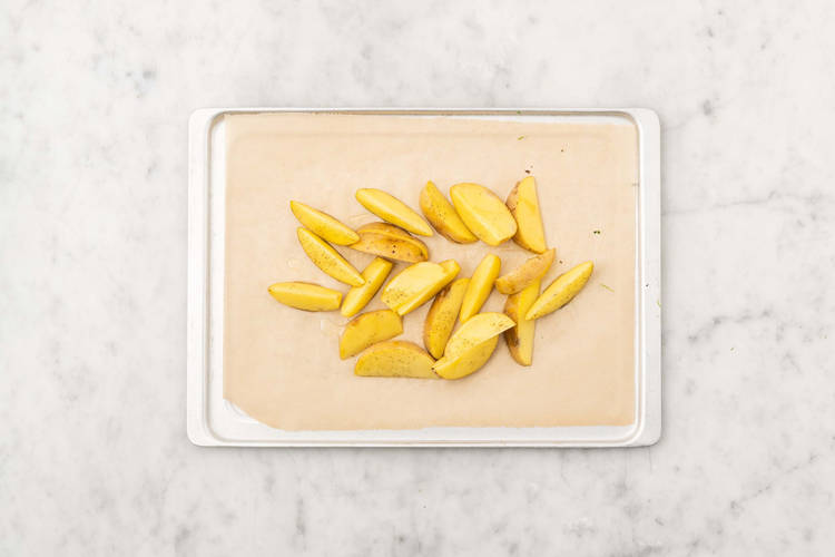 Rôtir les quartiers de pommes de terre