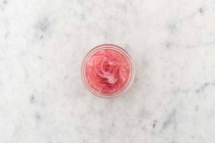 Faire les pickles d'oignon