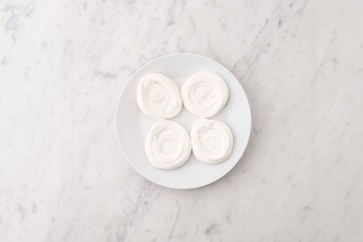 Retirez les pavlovas du four