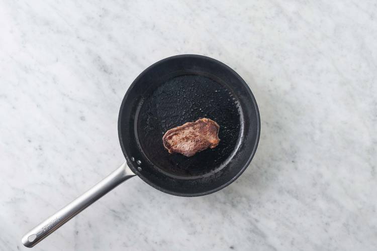 Tagliata di manzo en pasta bereiden 