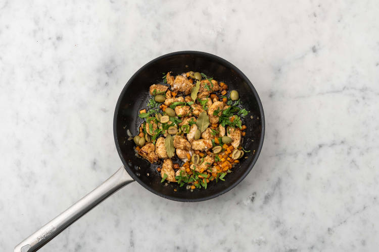 Rosolare le verdure e il pollo