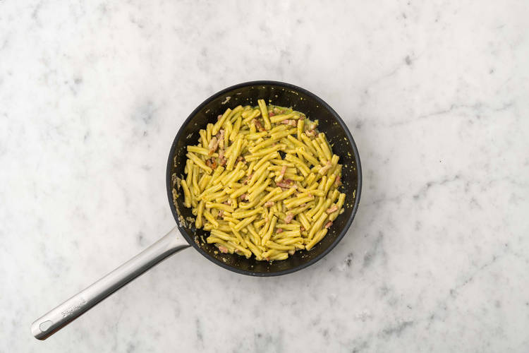 Lessare e mantecare gli strozzapreti