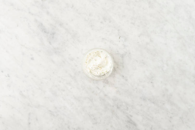 Preparare la crema di ricotta al timo