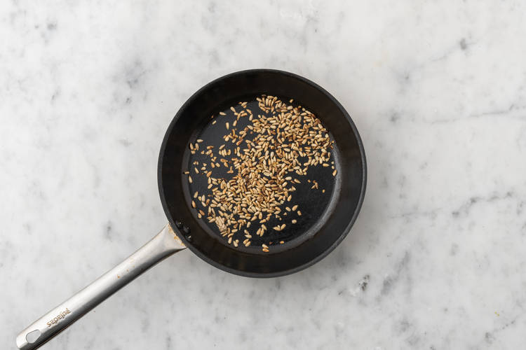 Tostare i semi di girasole