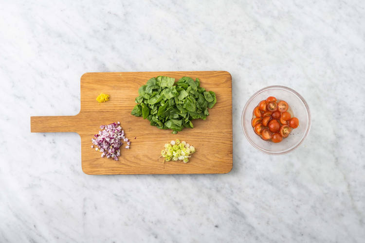 Préparer et mariner les tomates