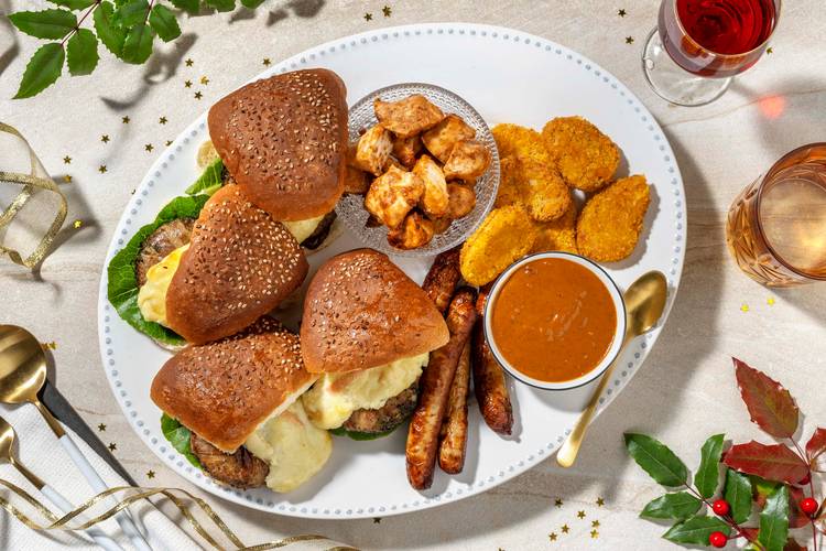 Vlees- en veggiekwartet met raclettekaas en satésaus